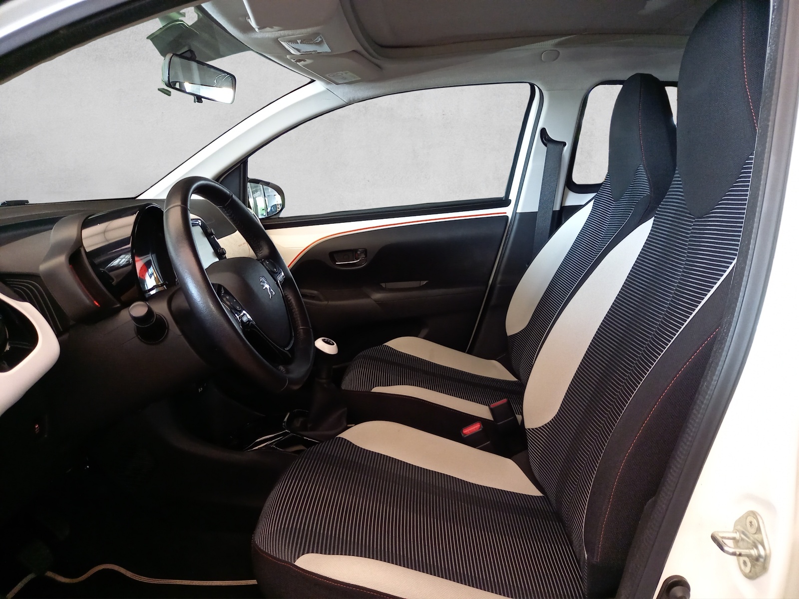 Peugeot 108 1.2 PureTech Roland Garros Top