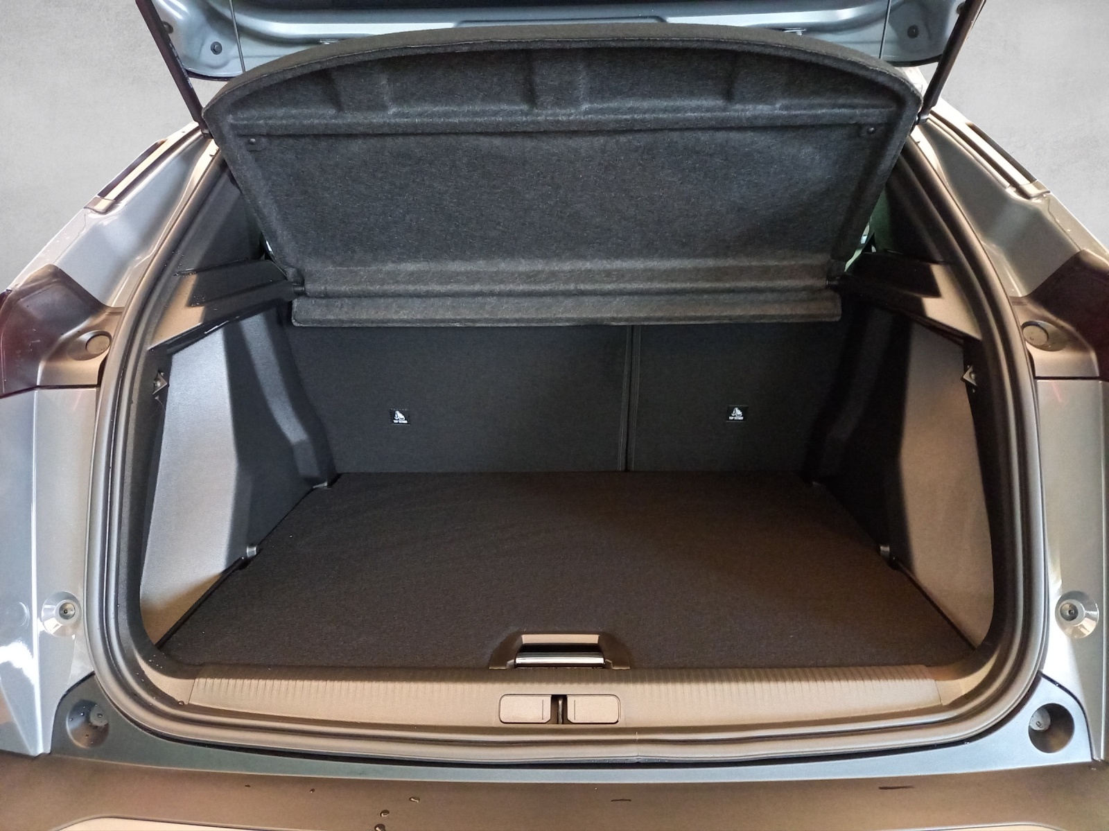 Peugeot 2008 1.2 Hybrid Allure Premium