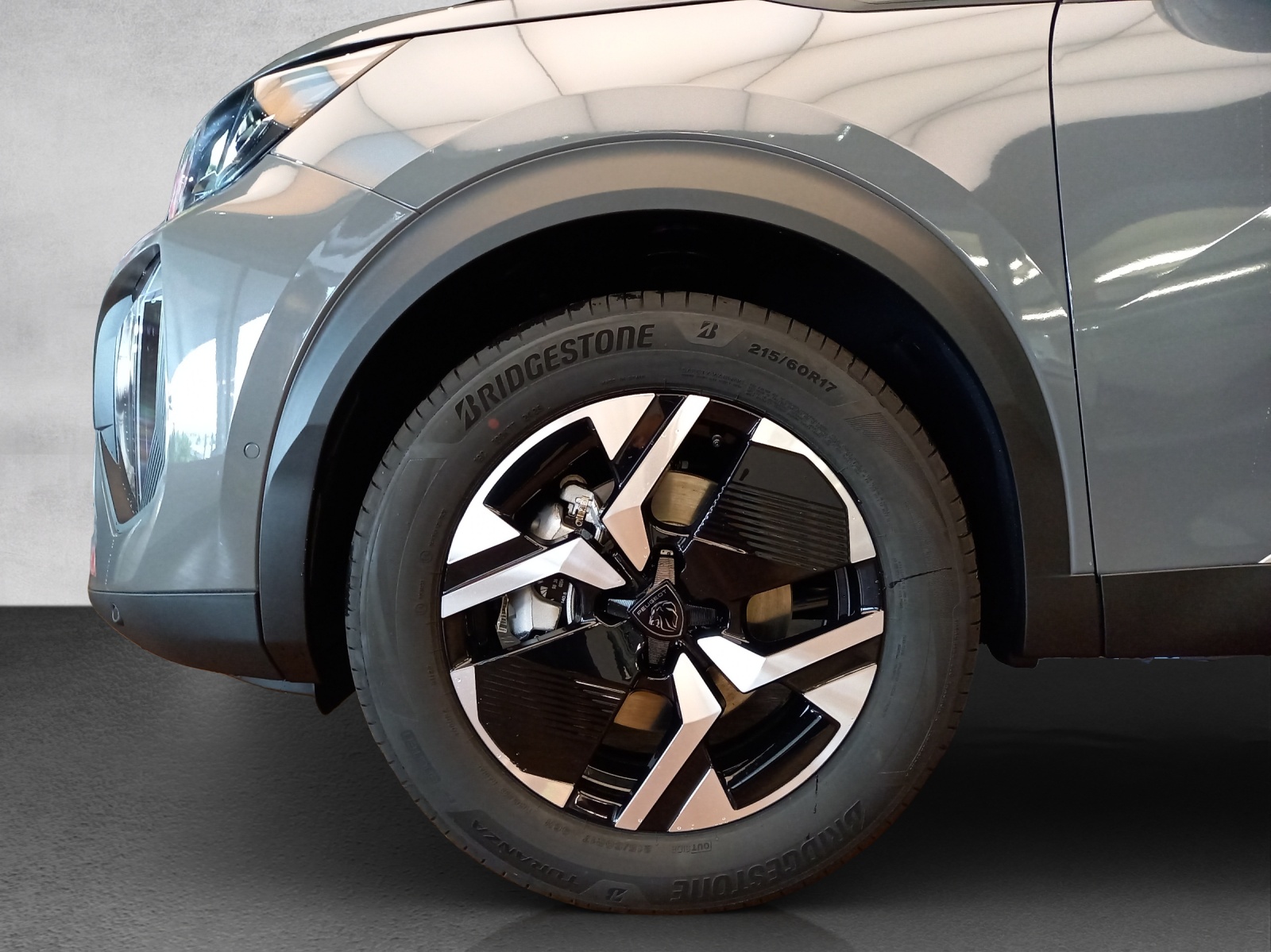 Peugeot 2008 1.2 Hybrid Allure Premium