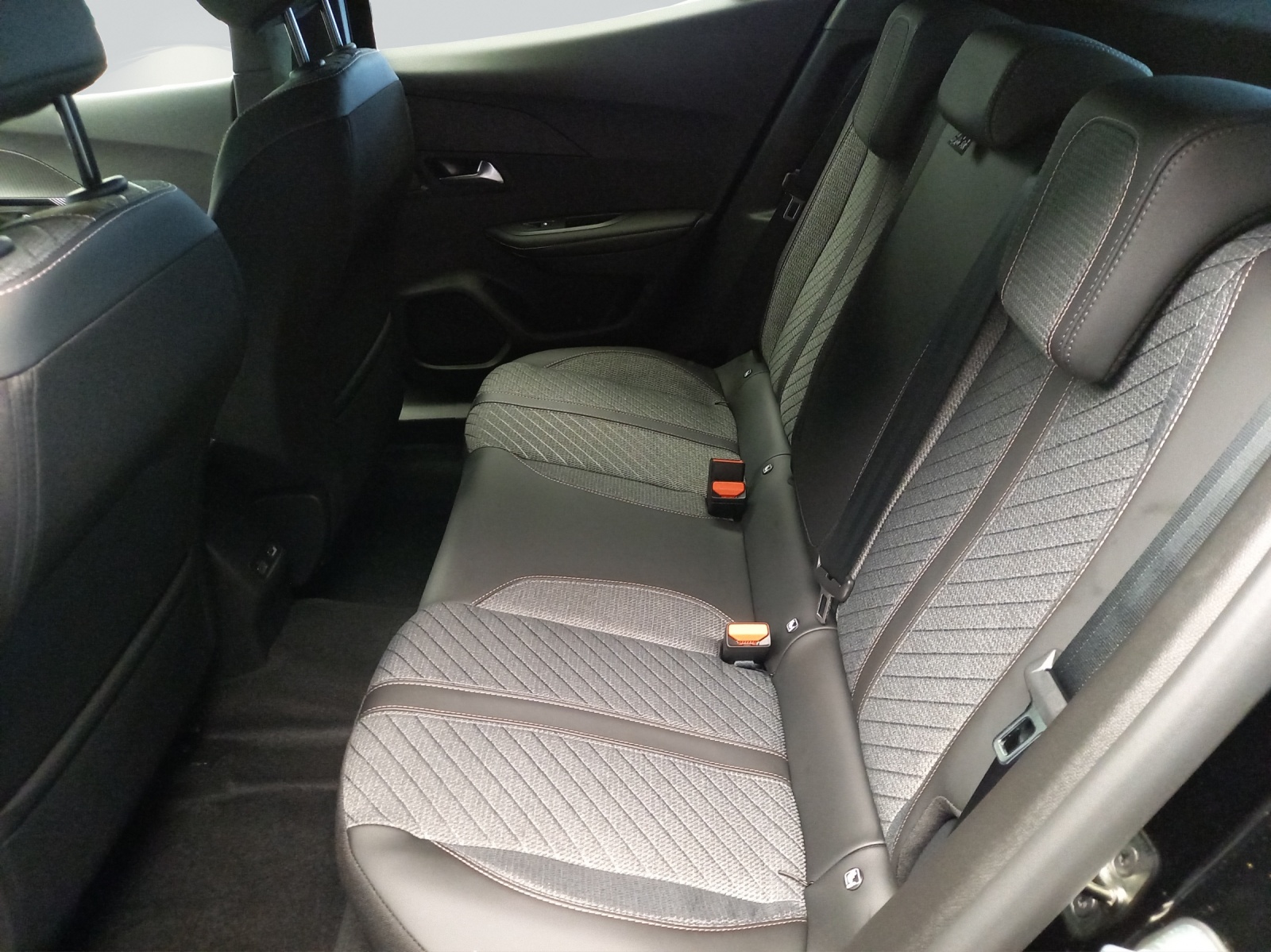 Peugeot 2008 1.2 Hybrid Allure Premium