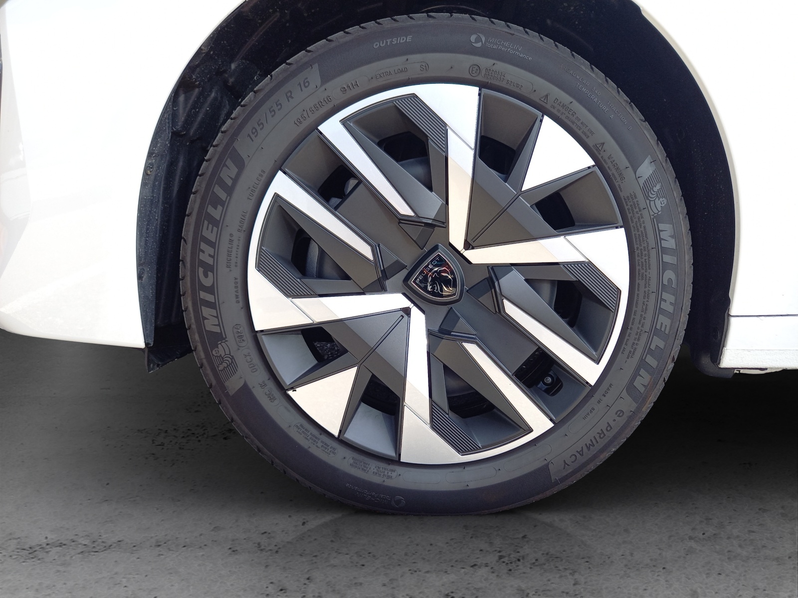 Peugeot 208 1.2 Hybrid Style