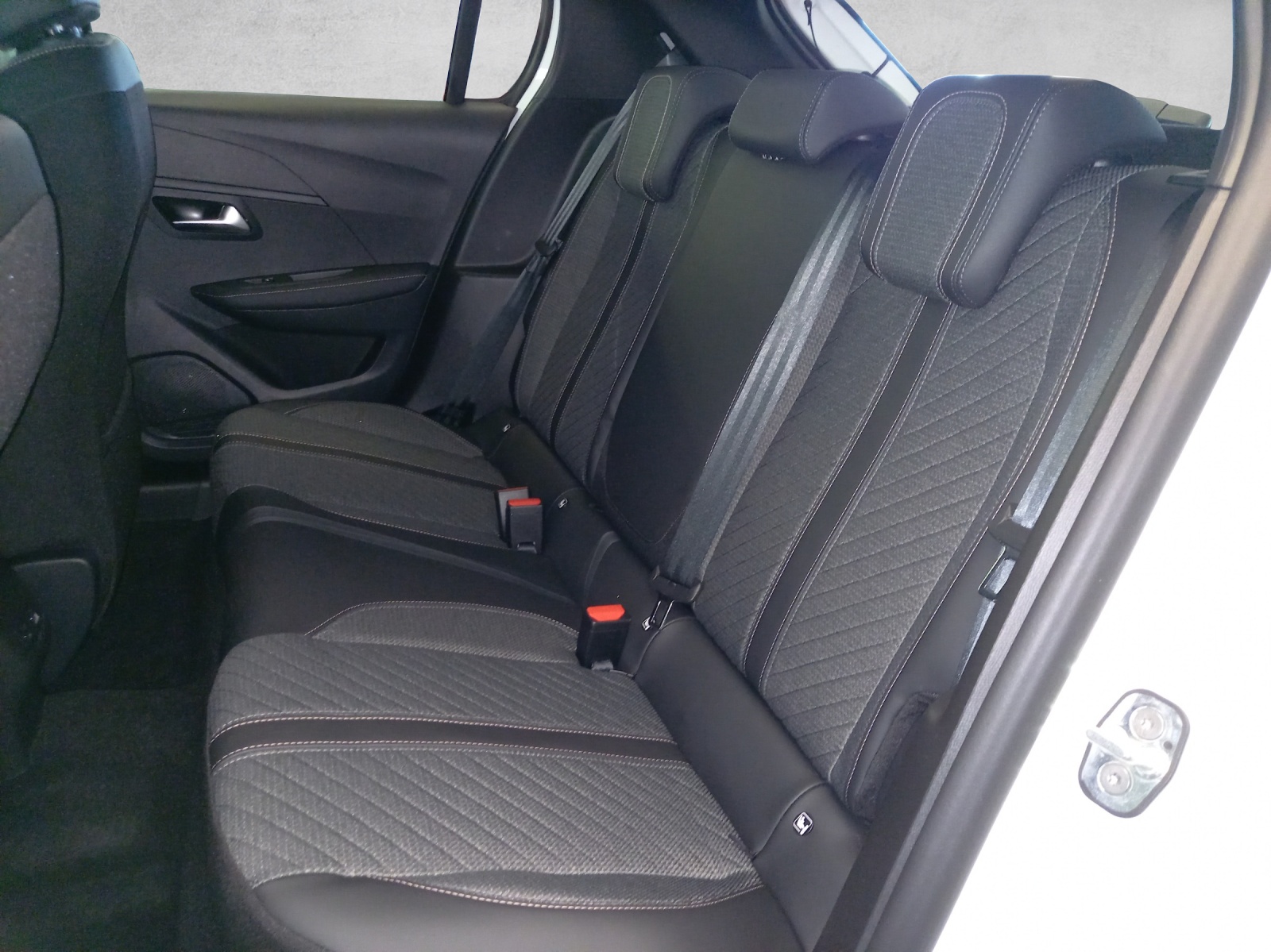 Peugeot 208 1.2 Hybrid Allure Premium