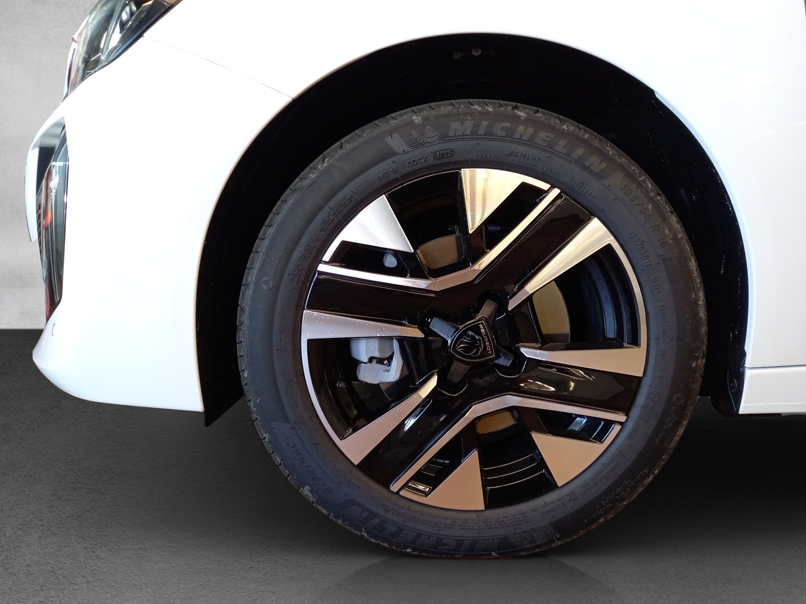 Peugeot 208 1.2 Hybrid Allure Premium