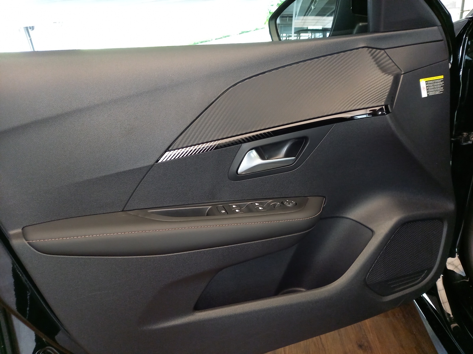 Peugeot 208 1.2 Hybrid Allure Premium 110PS