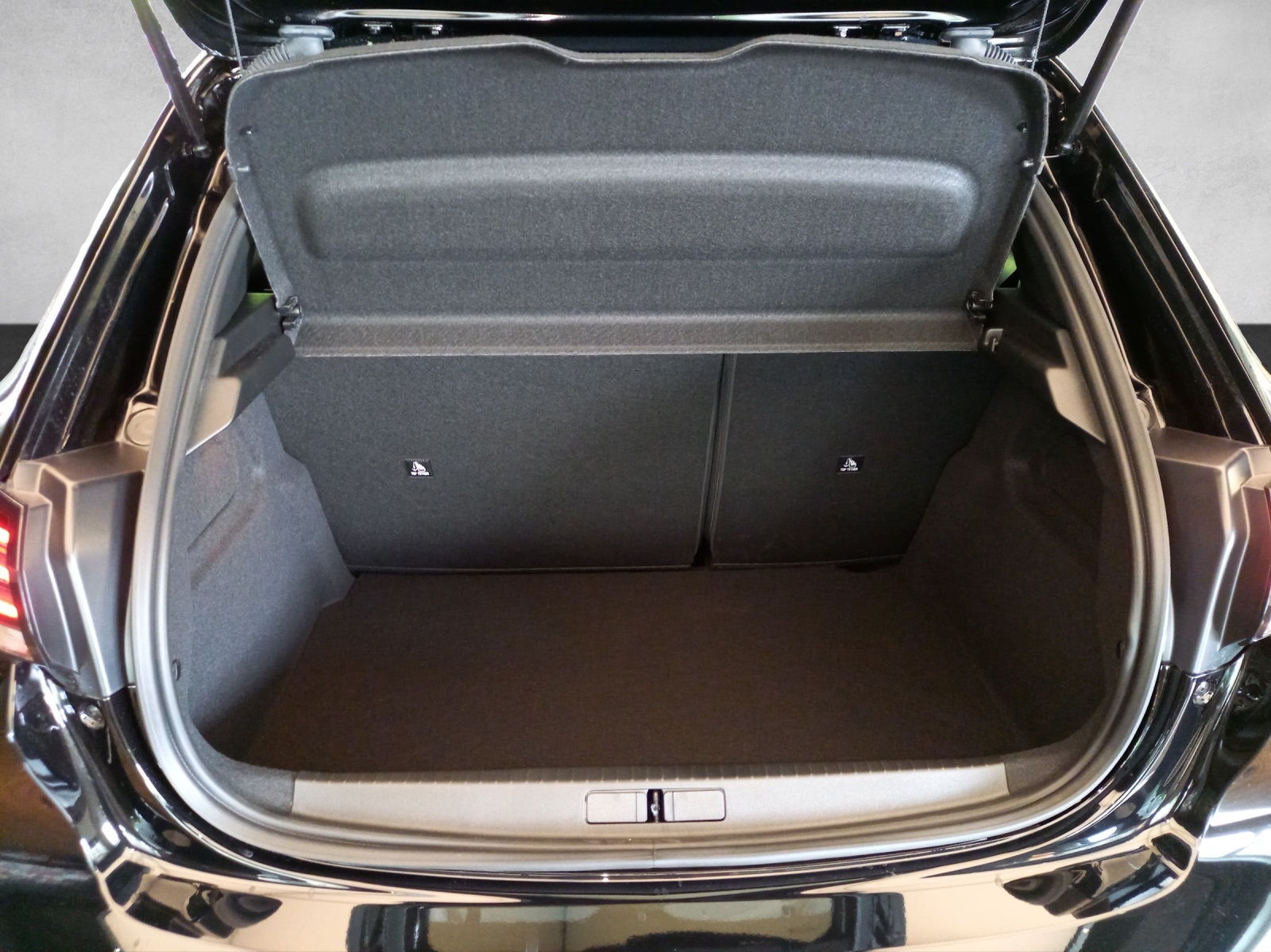 Peugeot 208 1.2 Hybrid Allure Premium 110PS