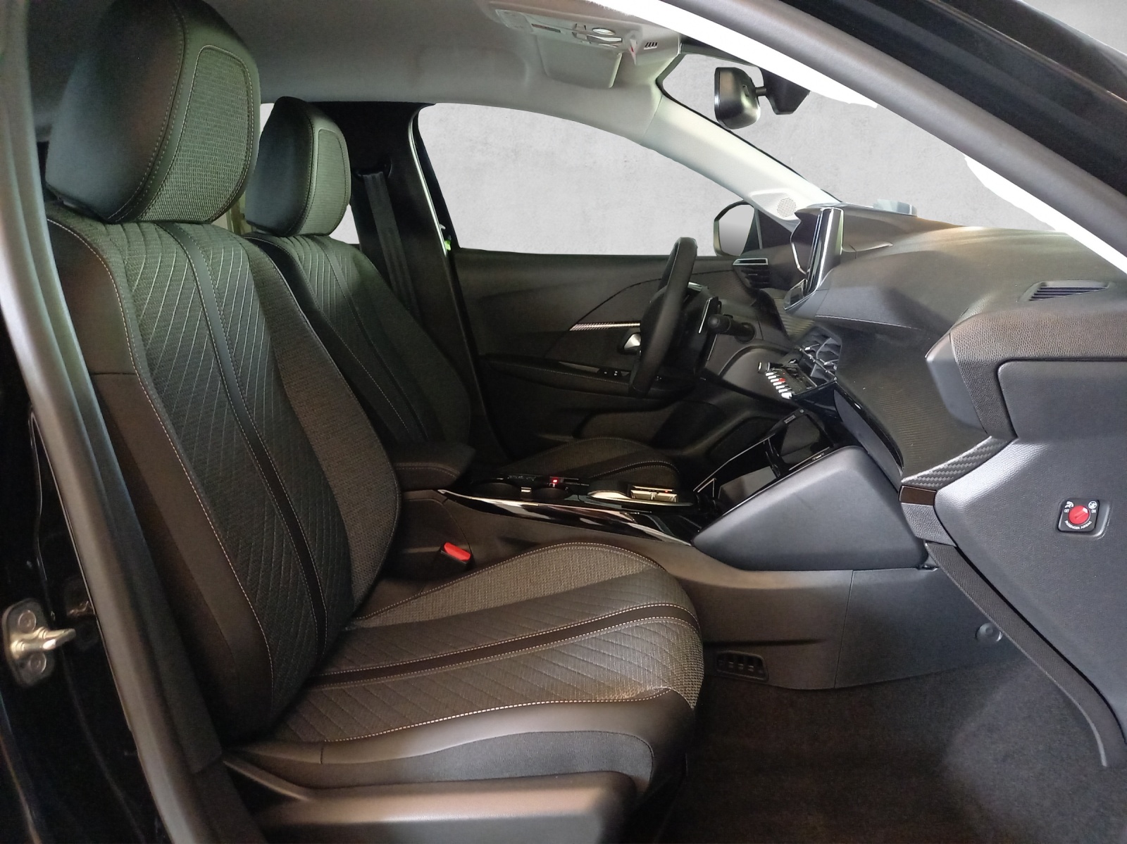 Peugeot 208 1.2 Hybrid Allure Premium 110PS