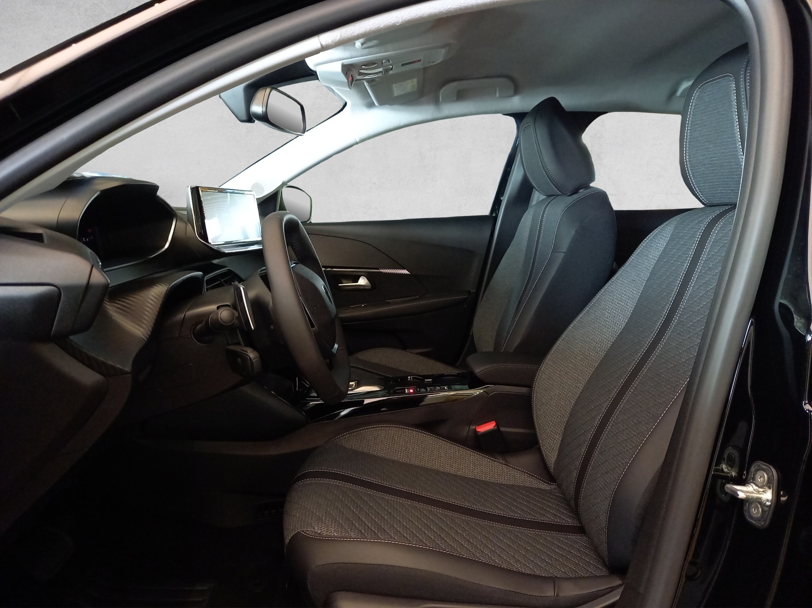Peugeot 208 1.2 Hybrid Allure Premium 110PS