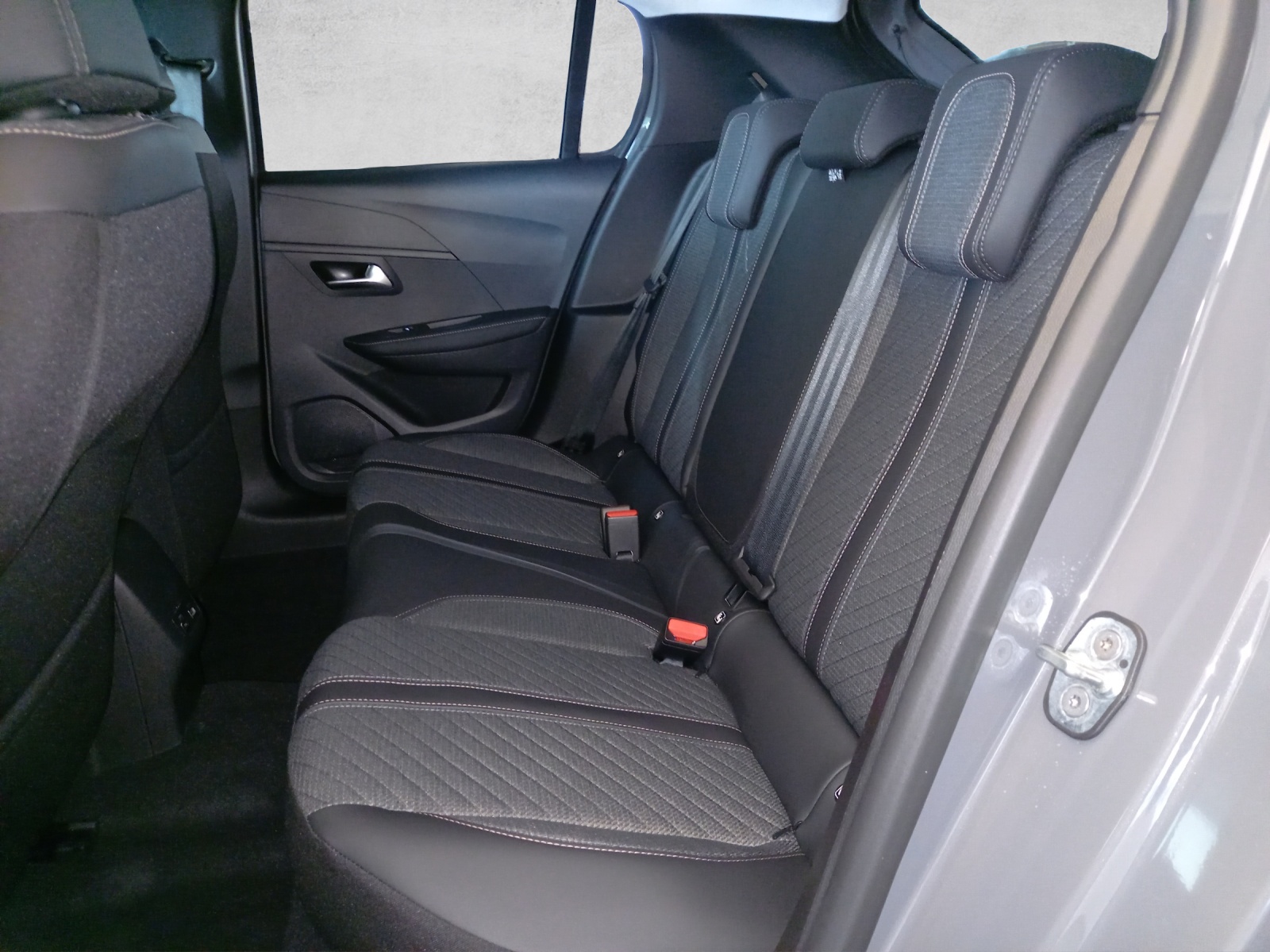 Peugeot 208 1.2 Hybrid Allure Premium