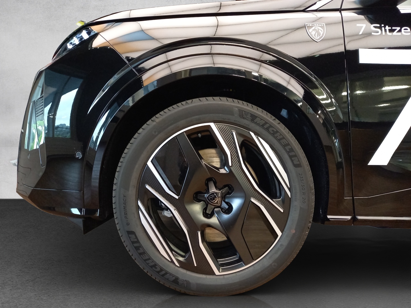 Peugeot 5008 e-Launch Edition AWD