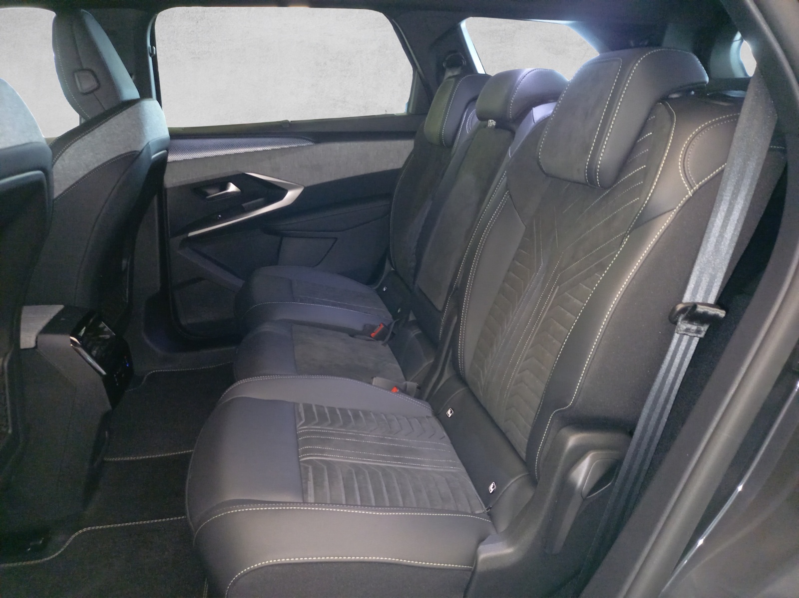 Peugeot 5008 e-Launch Edition AWD