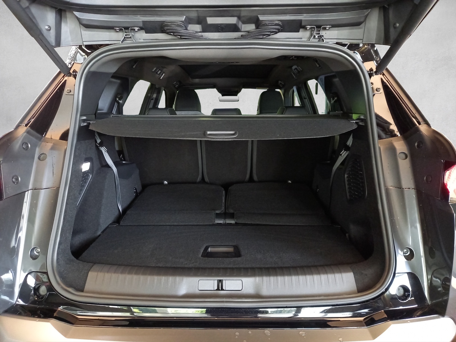 Peugeot 5008 e-Launch Edition AWD